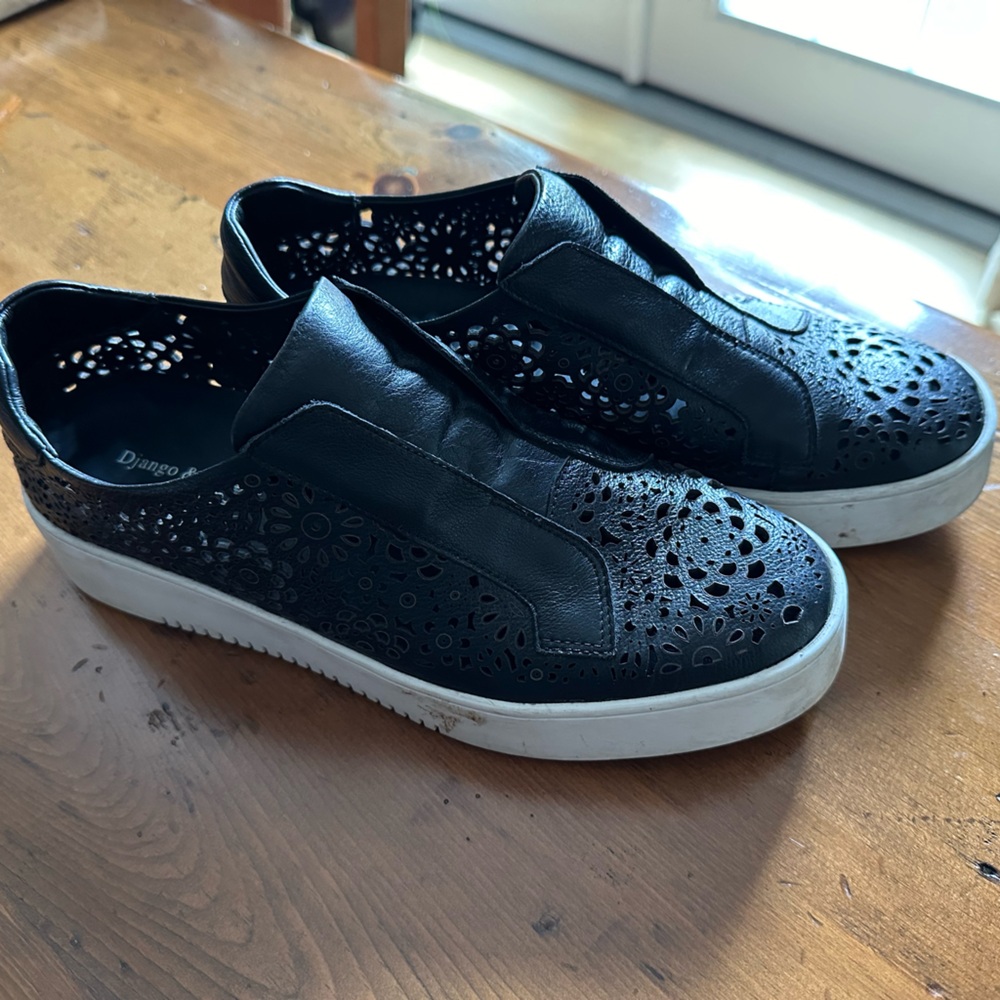 Django and Juliette perforated sneaker